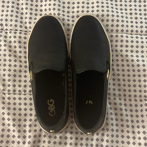 GBG Los Angeles Shoes - GBG black slip on, size 8!